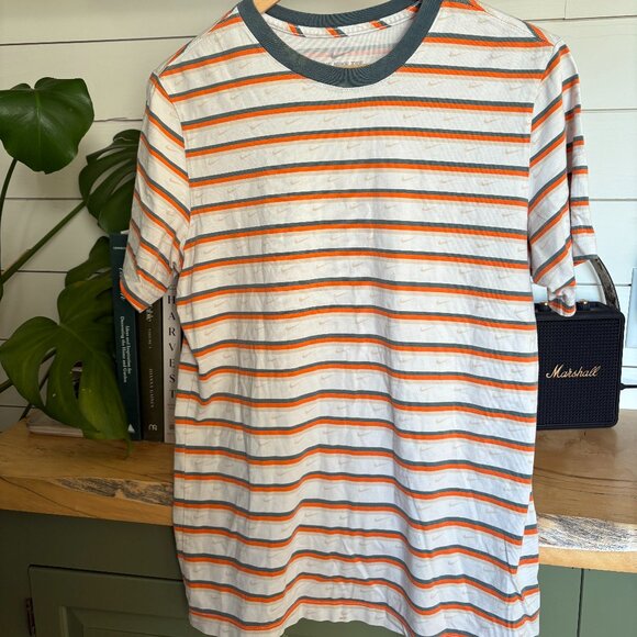 Mens nike green and orange shirt, size medium - Picture 1 of 3